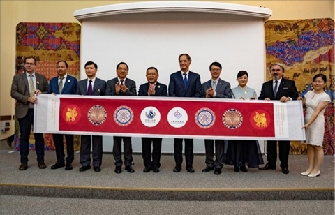 “絲路綺粲—中國絲綢藝術(shù)展”開幕式在匈牙利首都布達(dá)佩斯舉行。布達(dá)佩斯中國文化中心供圖