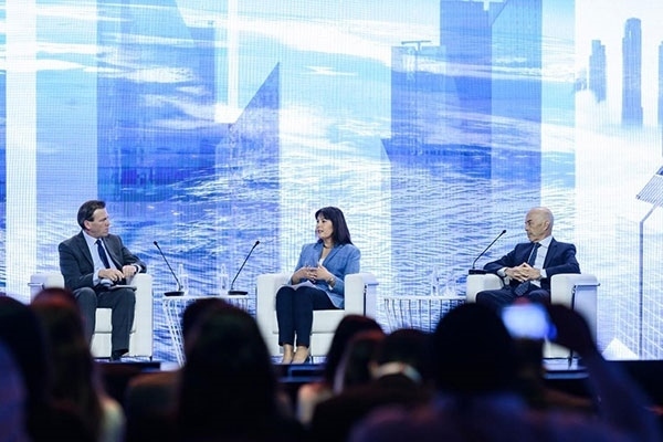 牛津大學研究全球化與發(fā)展問題的教授伊恩·戈爾?。ㄓ乙唬┍硎?，全球格局的變化是結構性的，各國特別是西方國家必須順應變化。迪拜商會供圖