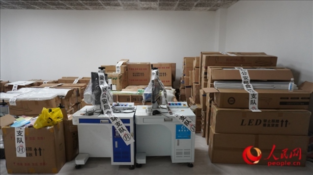 查封的假冒品牌燈具等。人民網(wǎng) 肖聰聰 攝