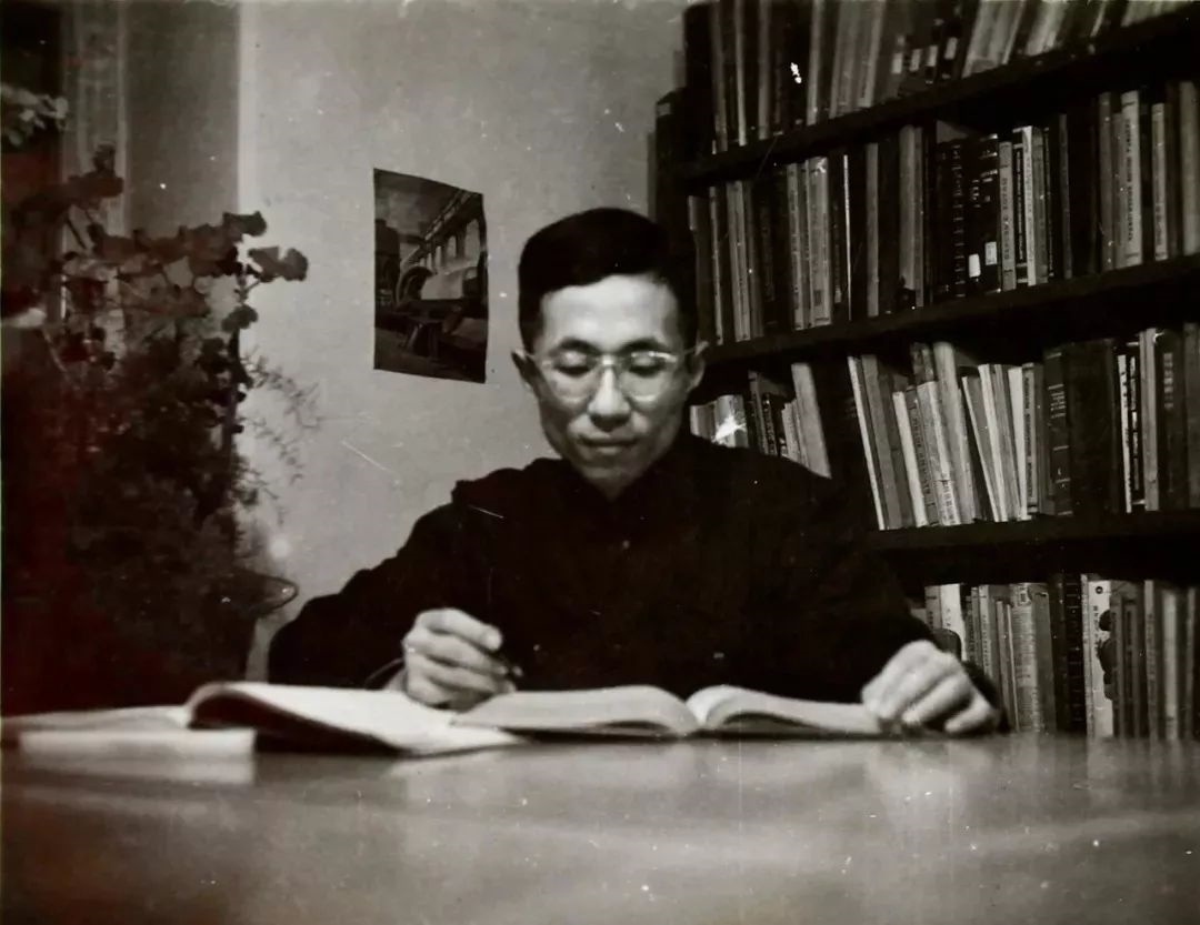 青年時(shí)期的秦裕琨。哈爾濱工業(yè)大學(xué)供圖