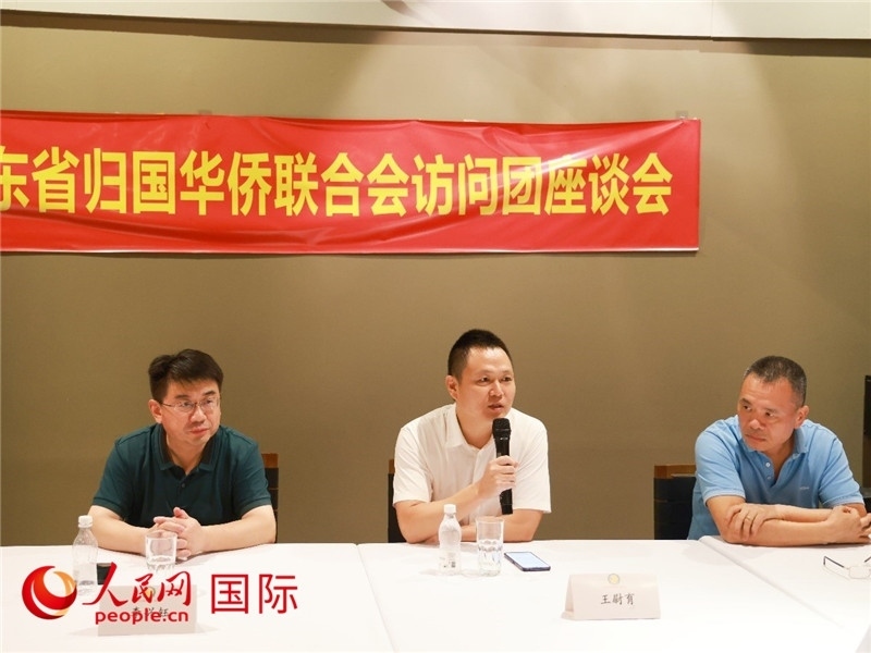 中國駐里約總領(lǐng)館副總領(lǐng)事王尉育（中）在座談會上致辭。人民網(wǎng)記者 陳海琪攝