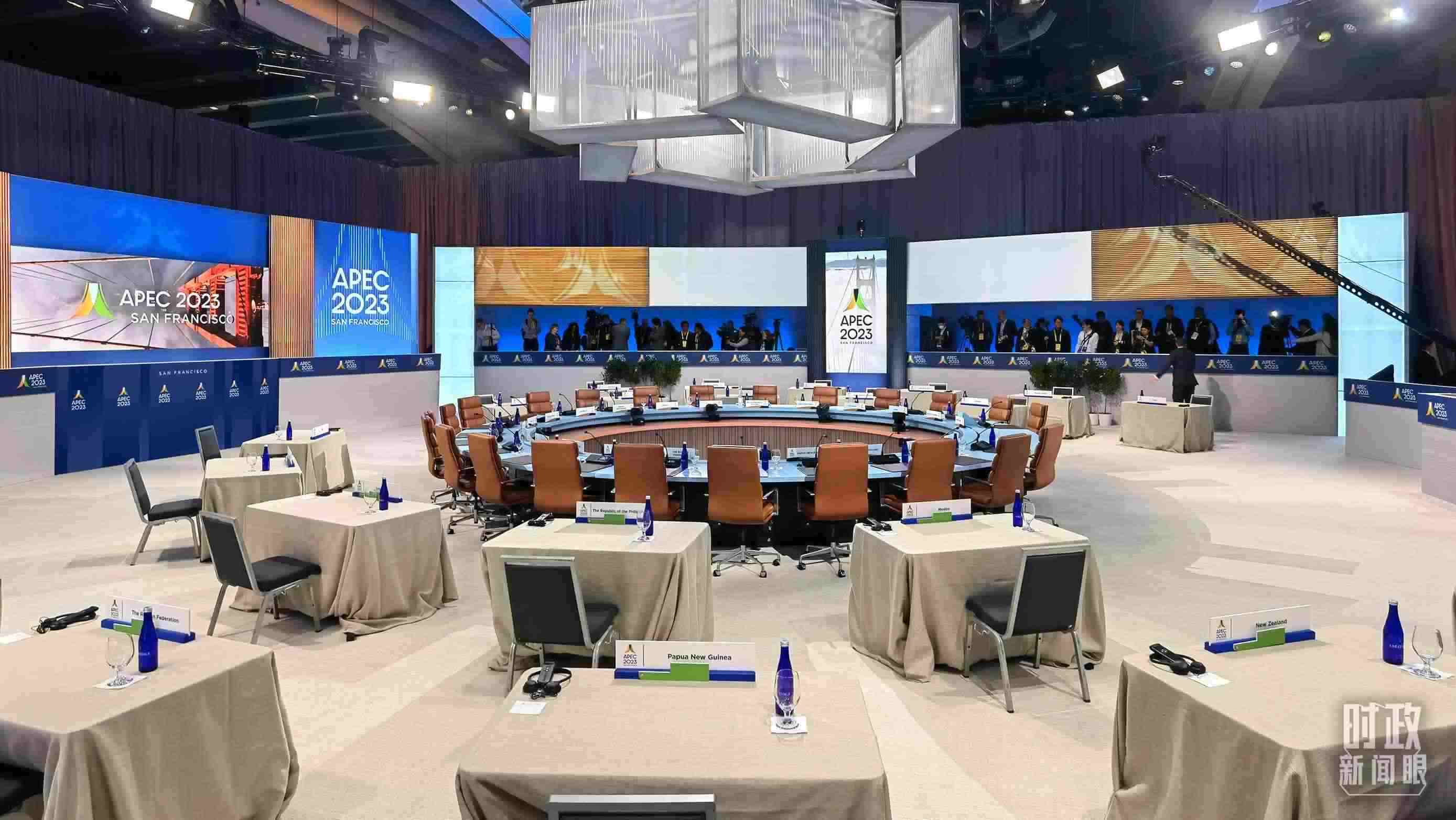 APEC第30次領(lǐng)導(dǎo)人非正式會(huì)議開(kāi)始前的會(huì)場(chǎng)。（總臺(tái)央視記者石丞拍攝）