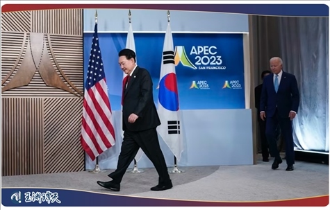 ｜｜日本首相岸田文雄、美國總統(tǒng)拜登以及韓國總統(tǒng)尹錫悅試圖在APEC會議期間合影