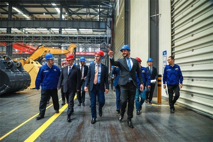 巴西米納斯吉拉斯州州長羅梅烏·澤馬到徐工集團考察。徐工集團供圖
