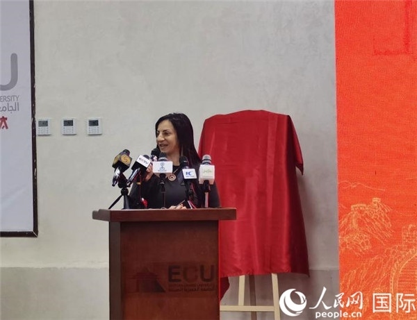 埃及中國大學副董事長索娜塔致辭。人民網記者 沈小曉攝