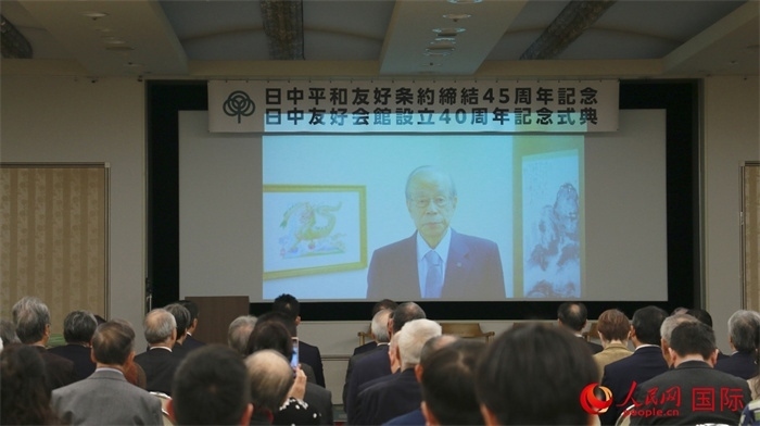 日本前首相福田康夫向活動(dòng)發(fā)來(lái)視頻賀詞。人民網(wǎng) 許可攝