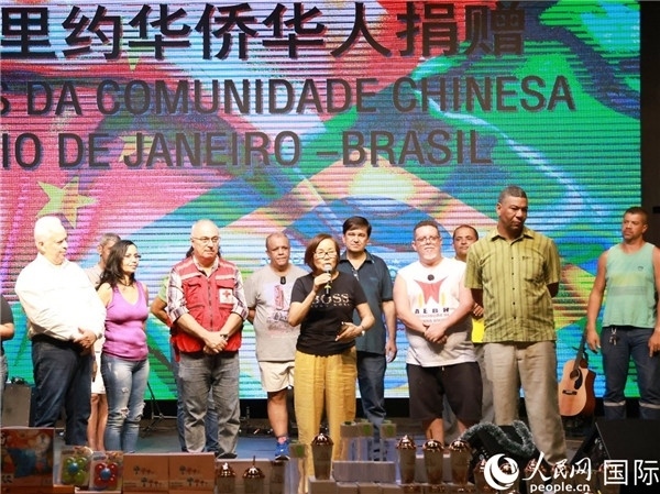 捐贈(zèng)活動(dòng)中方發(fā)起人之一的孫特英女士在捐贈(zèng)活動(dòng)中致辭。人民網(wǎng)記者 陳海琪攝