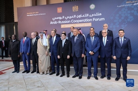 12月20日，與會代表在摩洛哥南部城市馬拉喀什舉行的第六屆阿拉伯-俄羅斯合作論壇上合影。新華社記者霍晶攝