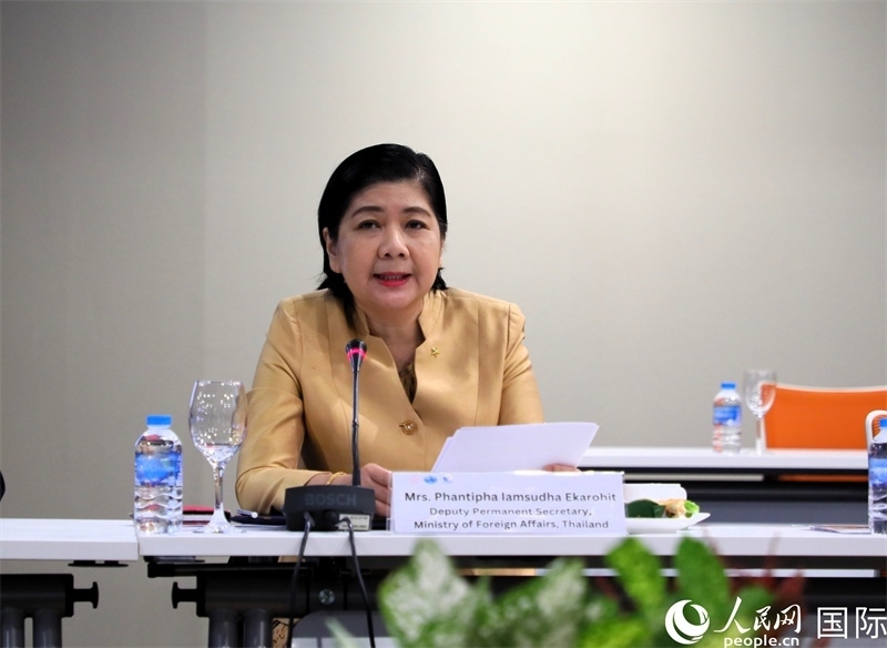 泰國外交部副次長潘提帕作主旨發(fā)言。人民網(wǎng)記者 白元琪攝