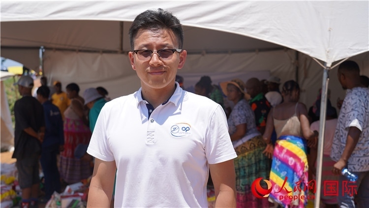 延鋒彼歐南非公司總經(jīng)理張鑫發(fā)言致辭。人民網(wǎng) 張茜攝