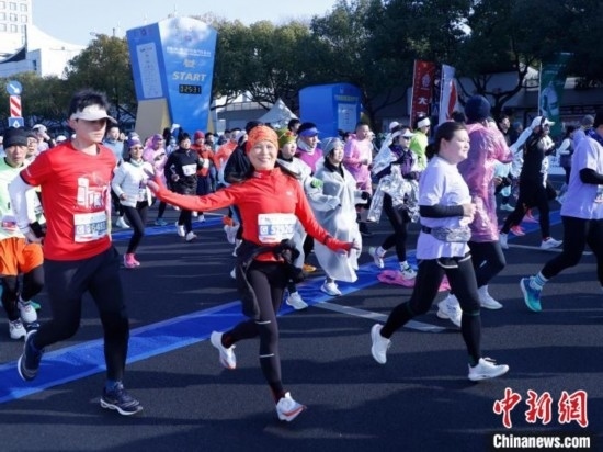 2023杭州馬拉松現(xiàn)場(chǎng)。肖健 攝