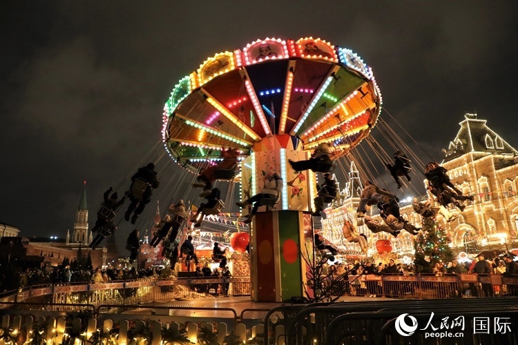 位于莫斯科紅場(chǎng)中央的“古姆”新年集市。人民網(wǎng)記者 隋鑫攝