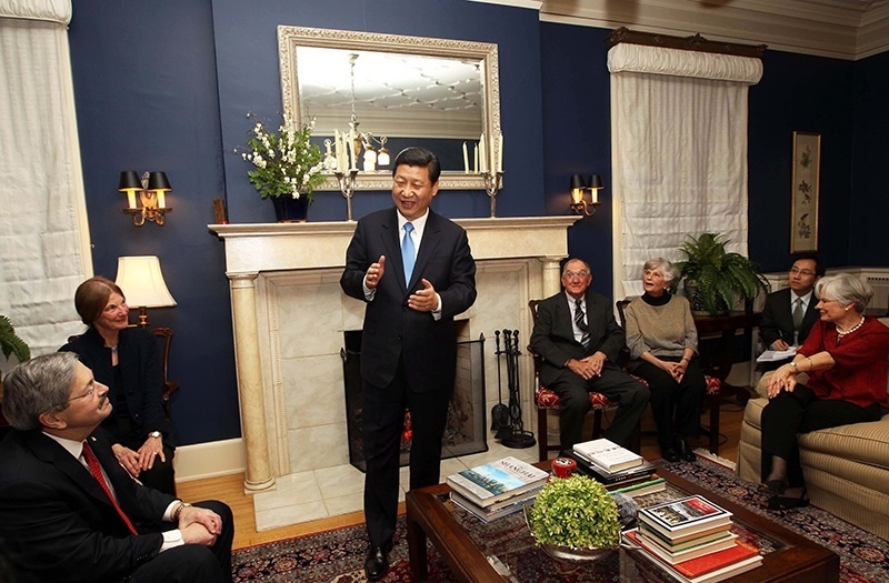 習(xí)近平2012年訪美時與老朋友敘舊場景。