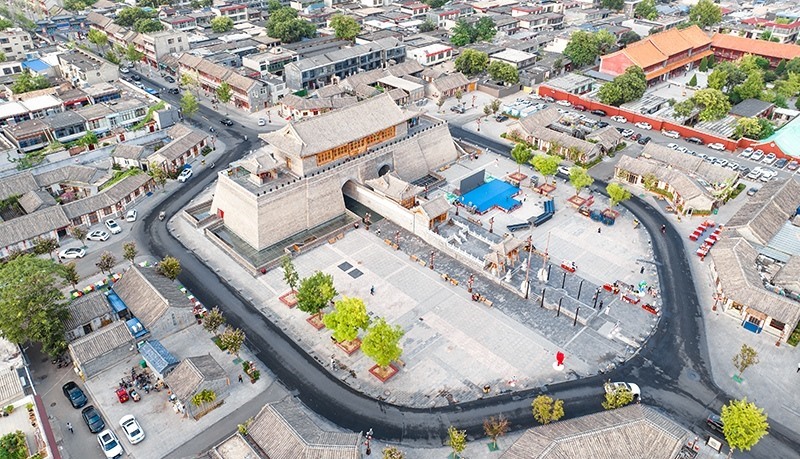 2022年9月8日，航拍河北正定古城陽(yáng)和樓與正定歷史文化街。