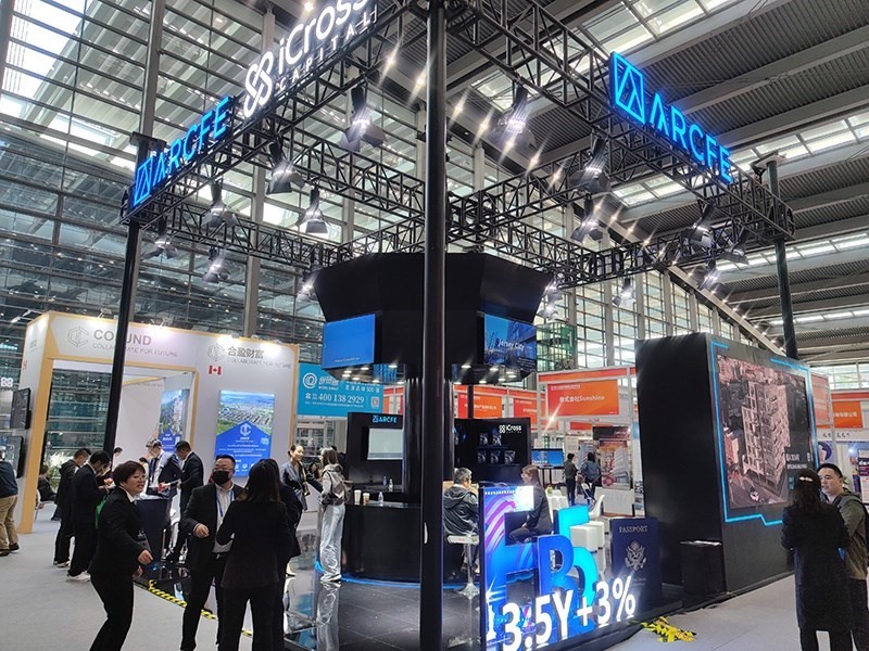 2023年12月16日，第十七屆深圳國(guó)際金融博覽會(huì)在深圳會(huì)展中心開(kāi)幕，近300家金融機(jī)構(gòu)和企業(yè)攜手多款金融產(chǎn)品集中亮相。