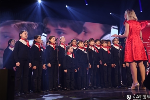法國寶麗聲童聲合唱團演唱《假如我去中國》。人民網(wǎng)記者 尚凱元攝