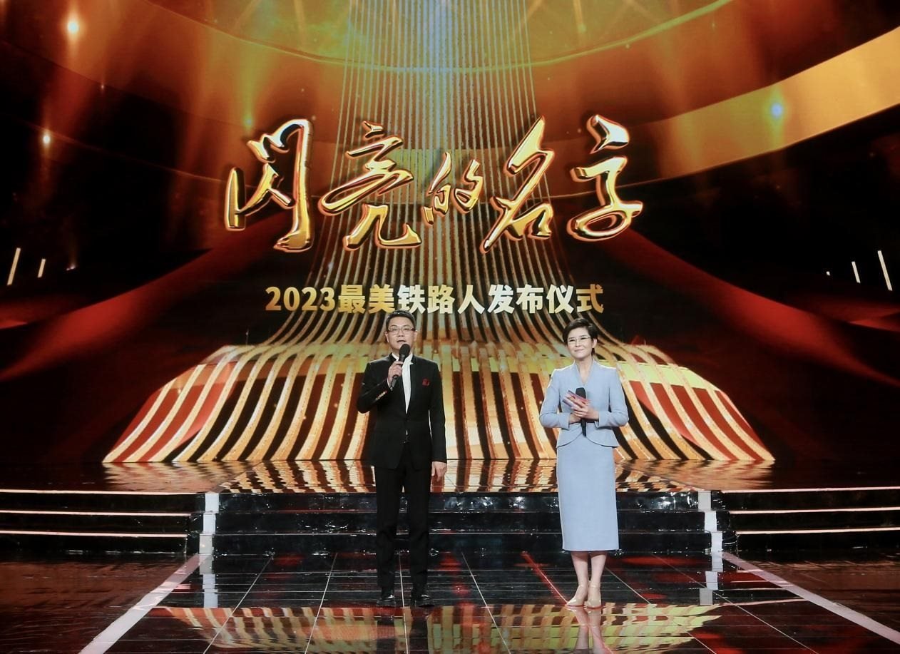 主持人:王筱磊 王 寧