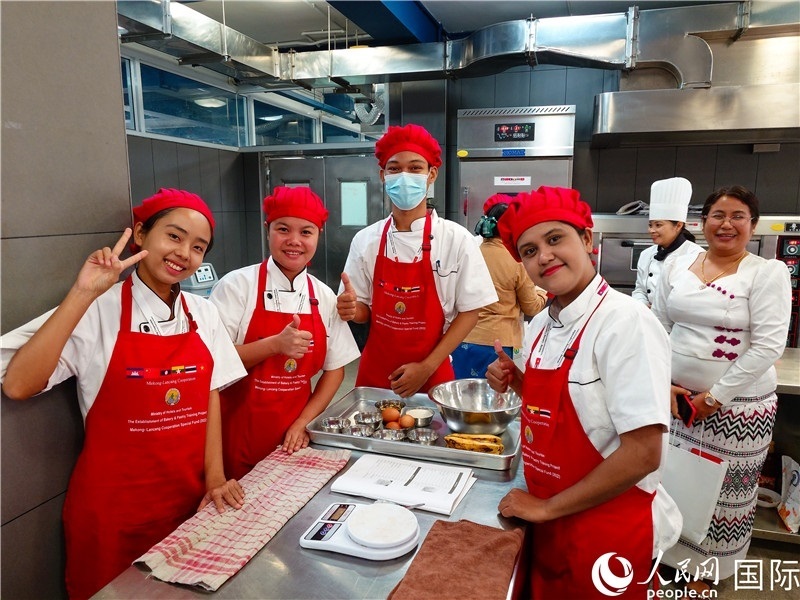 學(xué)員進行實操練習(xí)。人民網(wǎng)記者 謝佳君攝