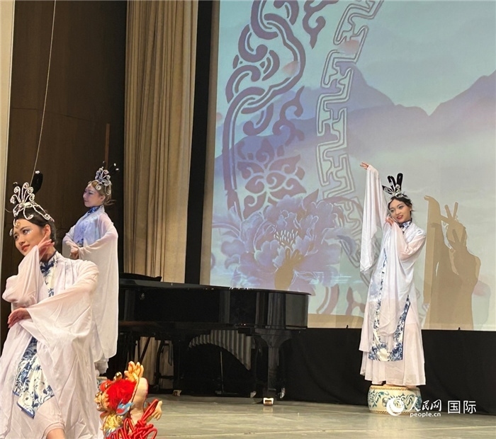 舞蹈《青花瓷》，表演者：德國中歐文化藝術交流協(xié)會