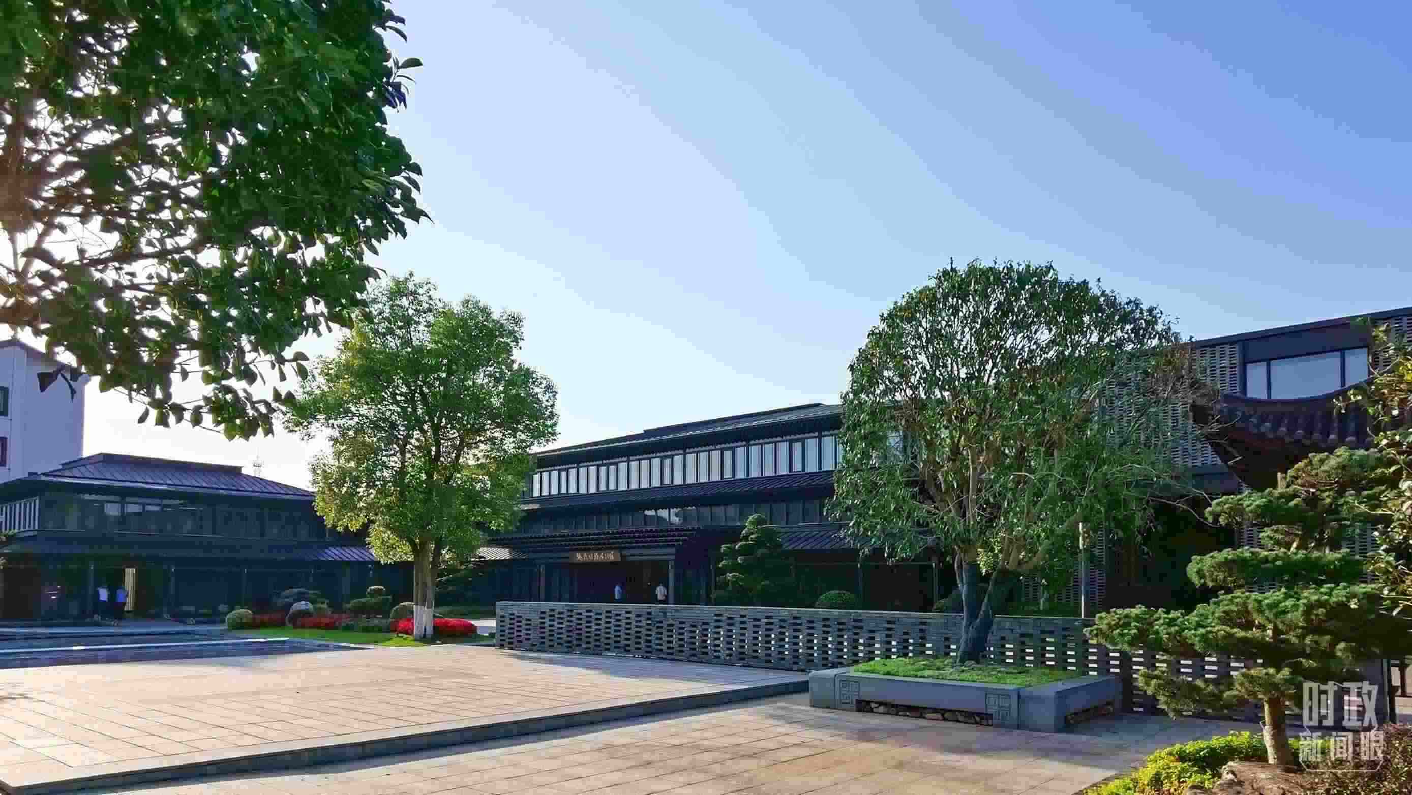 △楓橋經(jīng)驗陳列館。2023年9月，習近平來到這里考察，強調(diào)要發(fā)展好新時代“楓橋經(jīng)驗”。（總臺央視記者陳漢章拍攝）