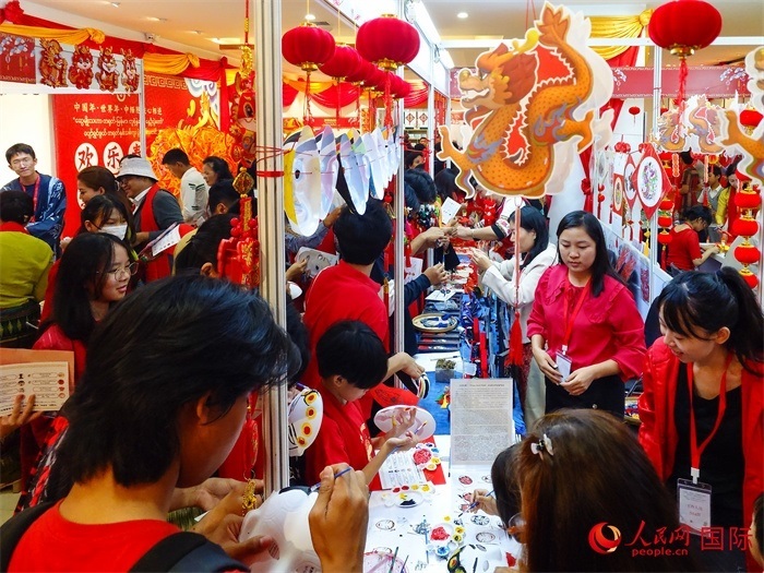 活動現(xiàn)場氣氛熱烈。人民網(wǎng)記者 謝佳君攝