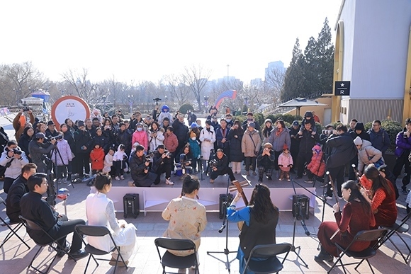 中國音樂學(xué)院“國樂快閃”演出。學(xué)校供圖