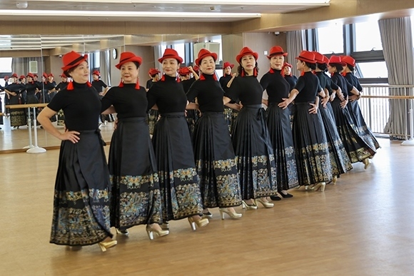 廈門思明區(qū)老年大學(xué)老年模特班正在上課。