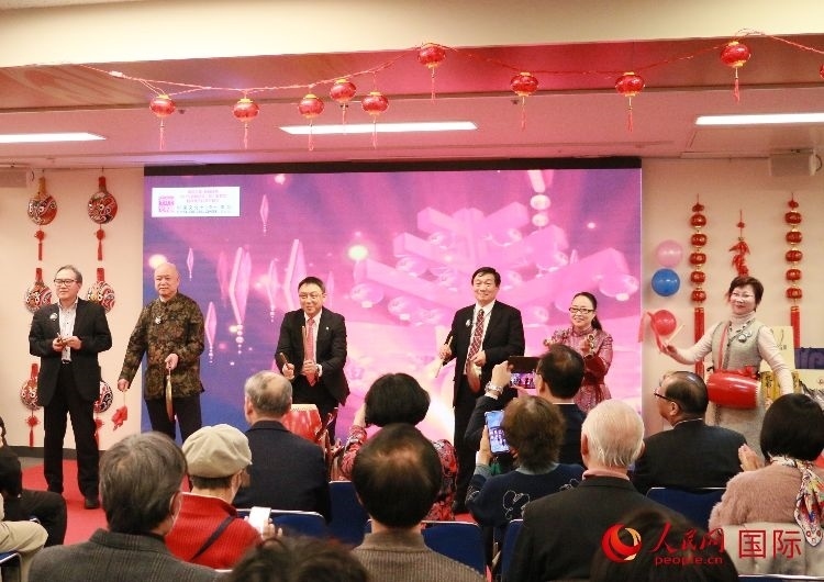 打擊樂合奏《春節(jié)序曲》。人民網(wǎng) 許可攝