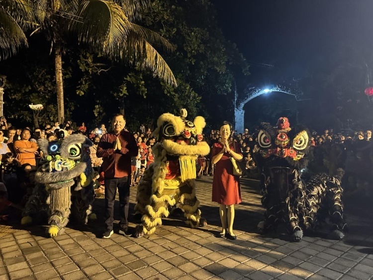 舞獅表演。巴陵康孔子學(xué)院供圖