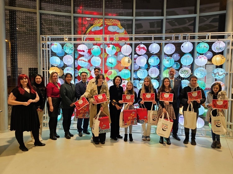 獲獎學生合影。翟朝暉攝