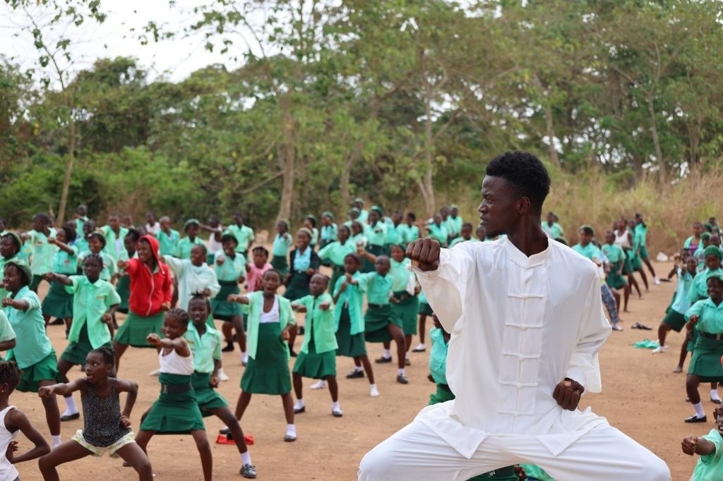 2月20日，在塞拉利昂首都弗里敦，當?shù)貙W生在上武術課。