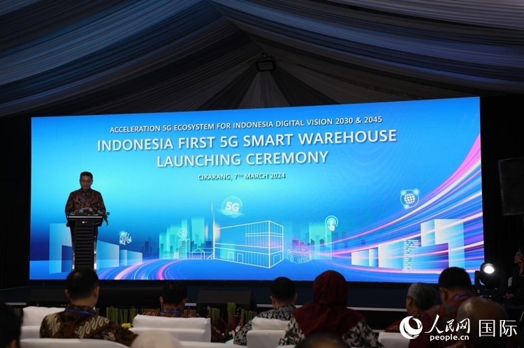 華為印尼CEO郭海龍在揭幕儀式發(fā)表講話。人民網(wǎng)記者 曹師韻攝