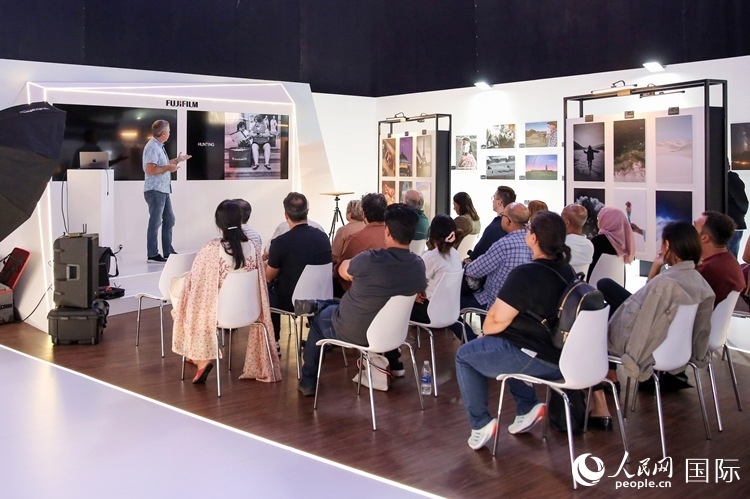 觀眾在參加攝影講座。人民網塔里克·易卜拉欣攝