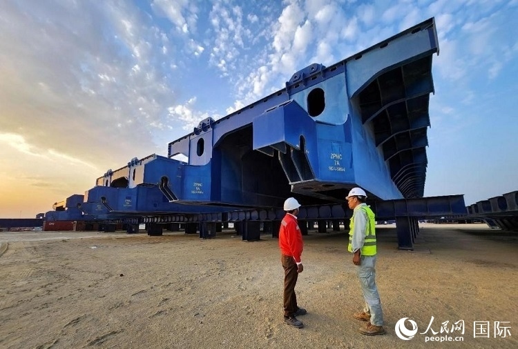 全球最大升船機(jī)平臺(tái)。人民網(wǎng)記者管克江攝