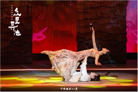 《眾里尋他》劇照。中國(guó)煤礦文工團(tuán)供圖