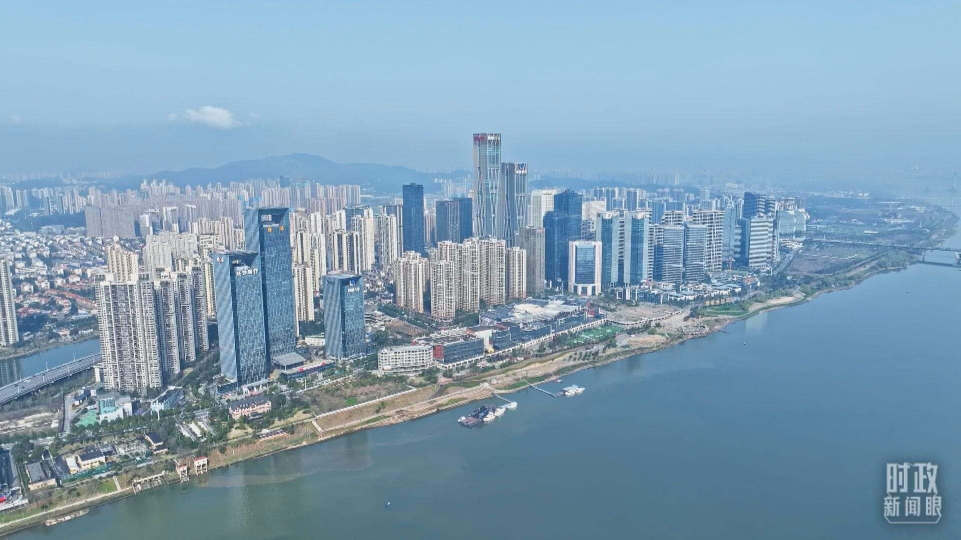 △俯瞰長(zhǎng)沙。（總臺(tái)央視記者范凱拍攝）