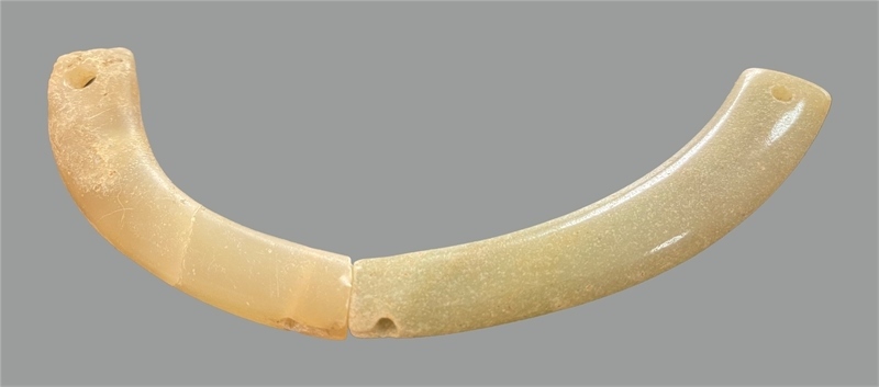 馬家浜文化晚期玉璜。中國文物報社供圖