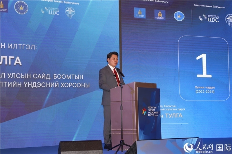 2.圖勒嘎部長做主旨報告。人民網(wǎng)記者 霍文攝_副本