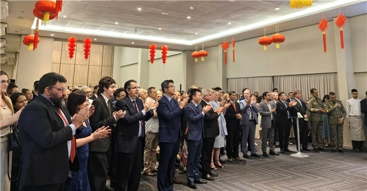 當?shù)貢r間3月27日，中國駐累西腓新任總領事蘭和平舉行到任招待會。圖為招待會現(xiàn)場。中國駐累西腓總領事館供圖