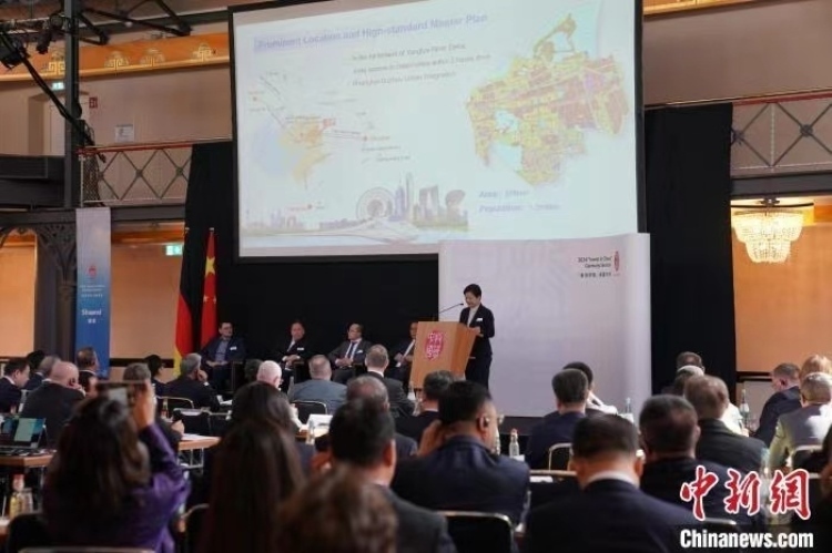 當(dāng)?shù)貢r(shí)間4月5日，由中國(guó)商務(wù)部主辦的“投資中國(guó)”德國(guó)專場(chǎng)推介活動(dòng)在斯圖加特市舉行。中新社記者 馬秀秀 攝