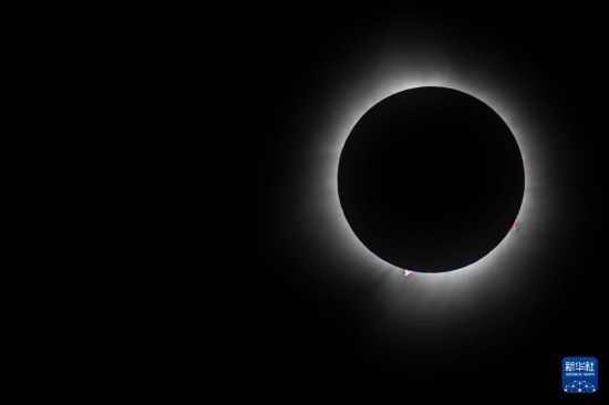 這是4月8日在美國(guó)紐約州普拉茨堡拍攝的日全食景觀。新華社發(fā)（文森特·約翰遜攝）
