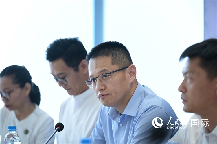 緬甸中國企業(yè)商會會長、工商銀行仰光分行行長劉銘介紹有關(guān)情況-人民網(wǎng)記者謝佳君攝