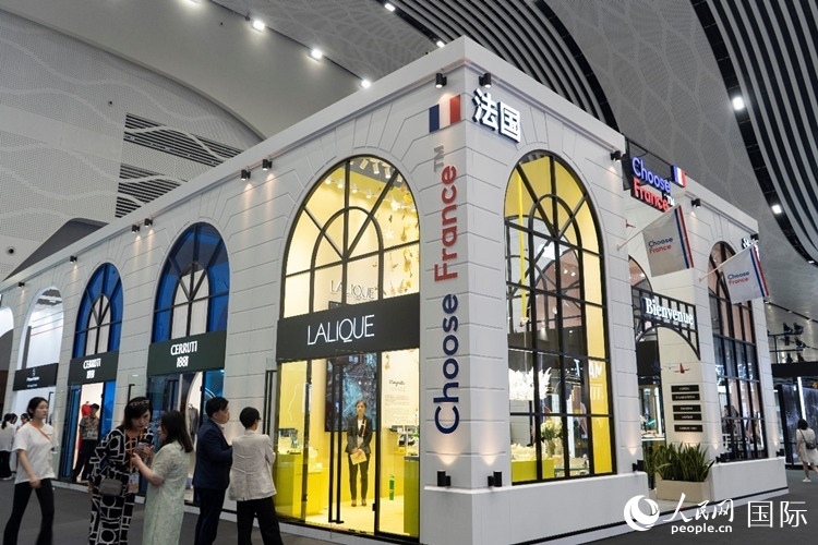 第四屆中國國際消費品博覽會法國國家館。人民網(wǎng) 常沙攝