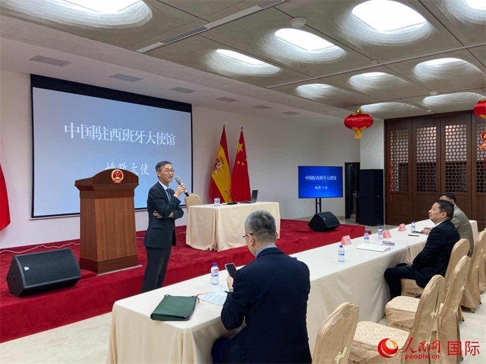 中國駐西班牙大使姚敬在僑界法治講座上致辭。人民網(wǎng)記者 范劍青攝