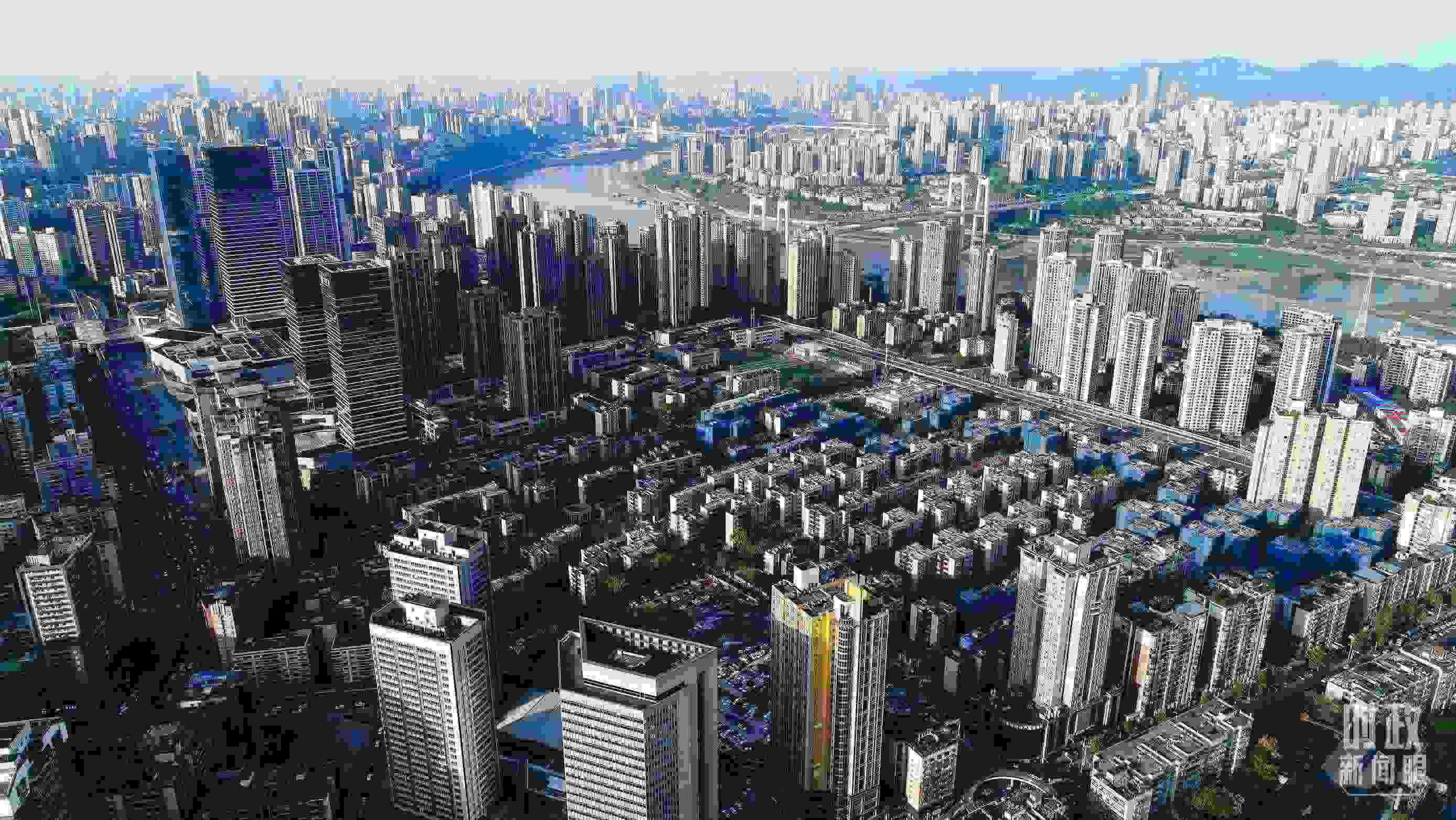 △俯瞰謝家灣街道民主村社區(qū)。（總臺記者謝鵬拍攝）