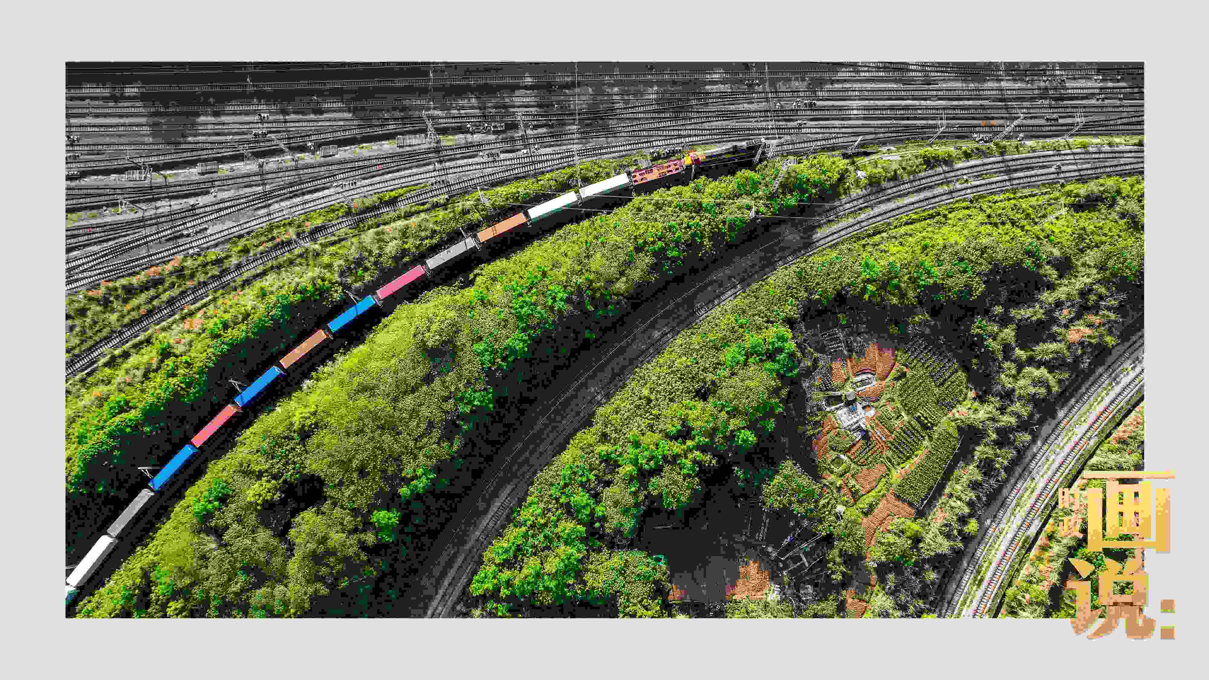 △重慶國(guó)際物流樞紐園區(qū)是中歐班列、西部陸海新通道鐵海聯(lián)運(yùn)班列始發(fā)站。截至2024年3月，園區(qū)累計(jì)開(kāi)行班列2.28萬(wàn)班，其中，累計(jì)開(kāi)行西部陸海新通道班列超7200列。