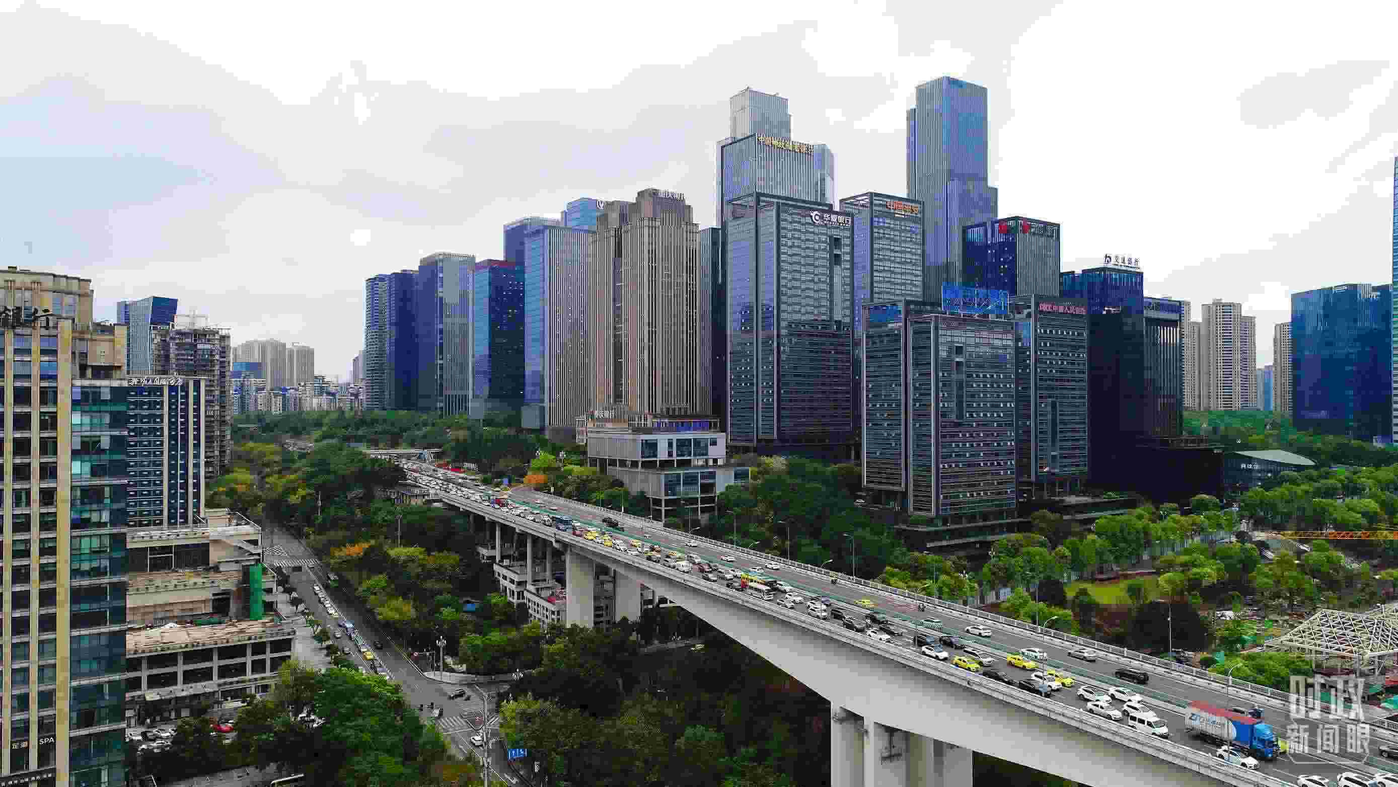 △重慶市數(shù)字化城市運(yùn)行和治理中心。（總臺記者于濱拍攝）