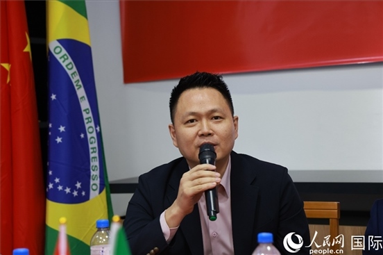 中國駐里約熱內(nèi)盧總領(lǐng)館副總領(lǐng)事王尉育在座談會(huì)上致辭。人民網(wǎng)記者 陳海琪攝