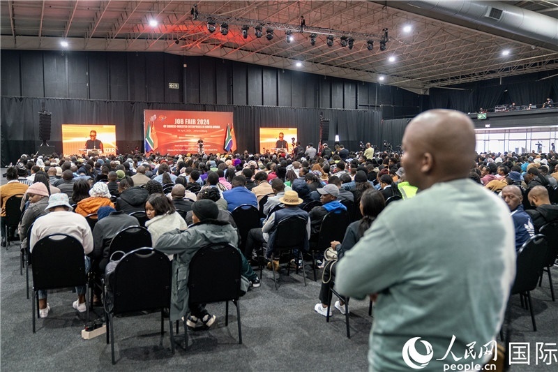 2024年中資企業(yè)招聘大會現(xiàn)場。 人民網(wǎng) 希拉茲攝