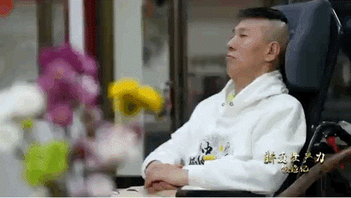 楊先生，我國(guó)首例接受微創(chuàng)腦機(jī)接口植入手術(shù)的患者。